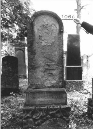 Grabstein 1066