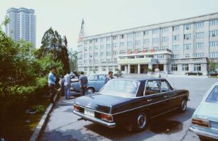 Parkplatz vor dem Pjöngjang-Hotel