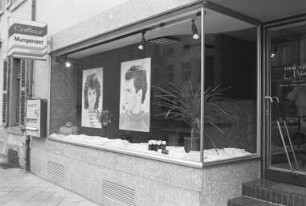 Neueröffnung des umgebauten Friseursalons von Peter-Michael Mungenast in der Amalienstraße 8