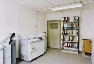 Sächsische Landesbibliothek - Staats- und Universitätsbibliothek Dresden. Zweigbibliothek Wirtschaftswissenschaften. Baracke 19/20. Kopierraum für Benutzer