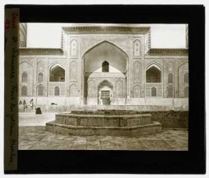Die moderne Stadt, Front der goldenen Moschee