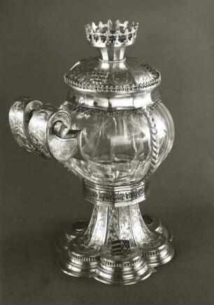 Hedwigspokal : Sog. Hedwigspokal. Kristall, Gold, Email; Höhe 24 cm. Krakau (Fassung), Frankreich (Kristall). E. 14. Jh. Dresden: Grünes Gewölbe V 294
