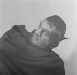 Szenenbilder aus dem Drama "Die Verschwörung des Fiesco zu Genua" von Friedrich Schiller im Theater am Schiffbauerdamm Berlin : Rollenporträt von Hans Rüdiger Renn als Fiesco