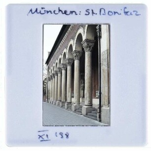 München, Abtei St. Bonifaz : Arkaden Hauptfassade