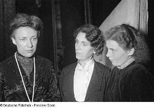 Szenenbilder aus dem Stück "Der lebende Leichnam" von Leo Tolstoi im Volkstheater Pankow in Berlin