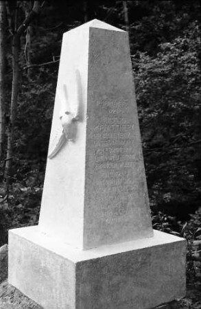 Denkmal für den 1925 im Höllental abgestürzten Flieger