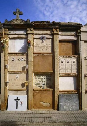 Spanien. Mallorca. San Elm. Friedhof in San Elm. Grabkammern