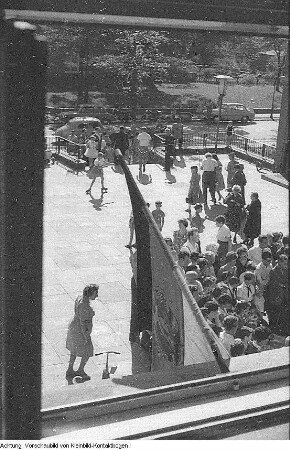 Dresden. Kommunalwahl 1961, u.a. Kundgebung auf dem Altmarkt mit Kurt Hager; Wahlwerbung und Wahlen, 17. September 1961