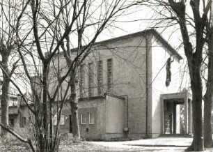 Meißen, Nossener Straße 38. Friedhof der Frauenkirche. Krematorium (1901/1915). Ansicht von Westen
