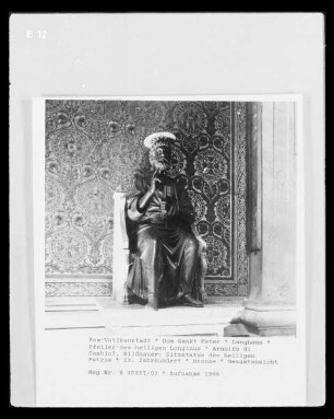 Bronzestatue des heiligen Petrus