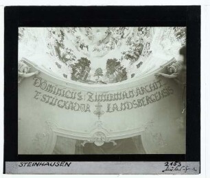 Bad Schussenried, Wallfahrtskirche Steinhausen : Unteransicht der Orgelempore mit Baumeisterinschrift