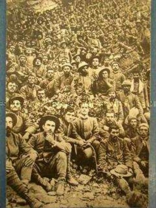Mappe mit Fotos russischer, englischer und portugiesischer Kriegsgefangener, darunter 2 Porträts: jüngster Kriegsgefangener und russische Studentin