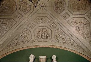 Wand- und Gewölbedekoration mit antikisierenden Szenen und Ornamenten