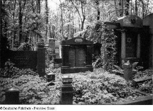 Grabmal der Familie Klemperer auf dem Neuen Israelitischen Friedhof