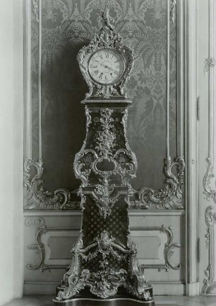 Potsdam-Sanssouci, Neues Palais. Standuhr mit Spielwerk aus dem Stadtschloss Potsdam