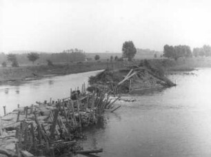 Hochwasser der Kipper bei Türchau. Sicherung einer Deichbruchstelle : Türchau (Turoszów (Polen)). Hochwasser der Kipper bei Türchau. Sicherung einer Deichbruchstelle