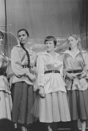 Szenenbilder aus "Optimistische Tragödie" von Wsewolod Wischnewski. Berliner Ensemble, 28.03.1958