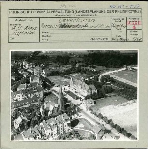 Leverkusen-Wiesdorf, Rathaus und Christuskirche