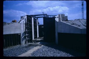 Eidersperrwerk, Schleuse