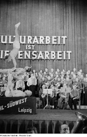 Artisten der Betriebssportgemeinschaft Stahl-Südwest Leipzig