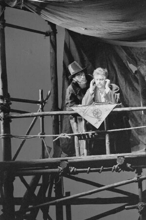 Szenenbilder aus "Sabellicus", Oper von Rainer Kunad mit eigenem Libretto nach einem Fauststoff. Deutsche Staatsoper Berlin, Generalprobe (?) 20.10.1974 (Uraufführung 21.12.1974)