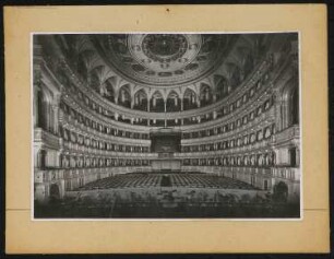 Kaiserlich-königliches Hof-Operntheater (auch: Wiener Staatsoper), Wien: Ansicht Zuschauerraum