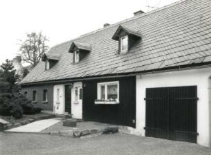 Ebersbach-Neugersdorf, Am Beerberg 19. Wohnhaus mit Scheunenteil (1801/1850)