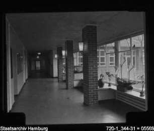 Schule Aue Finkenwerder, Flur zum Innenhof