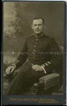 Junger Mann in Uniform, Carte de Visite