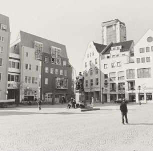 Hanfried-Denkmal : Ansicht mit Hanfried-Denkmal und Marktpassage
