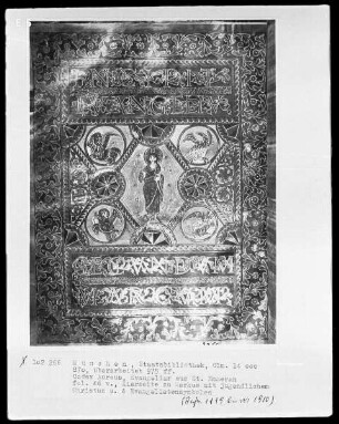 Codex Aureus von Sankt Emmeram (aus der Hofschule Karls des Kahlen) — Jugendlicher Christus umgeben von den Evangelistensymbolen, Folio 46verso