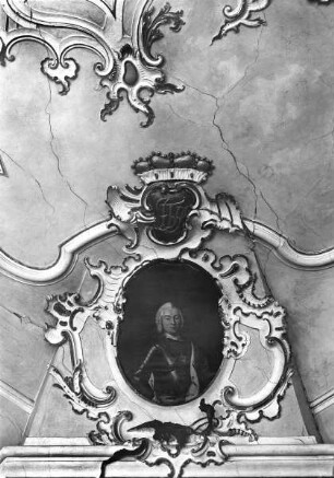 Innendekoration des Festsaals — Deckendekoration des Festsaals — Porträtkatuschen — Portrait von Fürst Johann Friedrich von Schwarzburg-Rudolstadt
