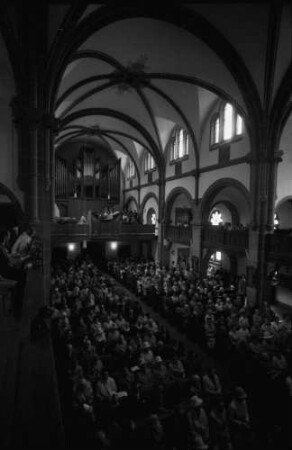 Badenweiler: Evangelische Pfarrkirche, Pfingstsonntag, von vorn, gegen die Orgel