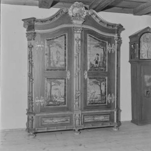 Möbel-Museum (2) : Bautzen. Stadtmuseum. Ausstellungsraum mit Bauernschrank