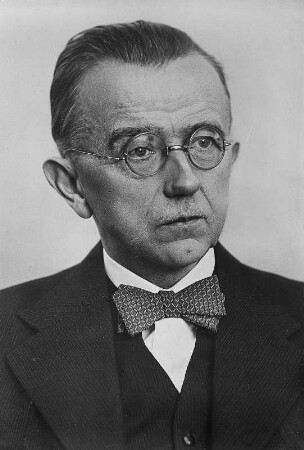 Emil Zöllner : Portrait von Emil Zöllner, unbekannter Fotograf, um 1940. Reproduziert durch die Landesbildstelle Sachsen 1949, wohl nach Vorlage im Nachlass Zöllners