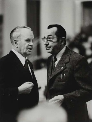 Bruno Apitz und Otto Gotsche : VII. Schriftstellerkongress der DDR vom 14.11.-16.11.1973 in Berlin