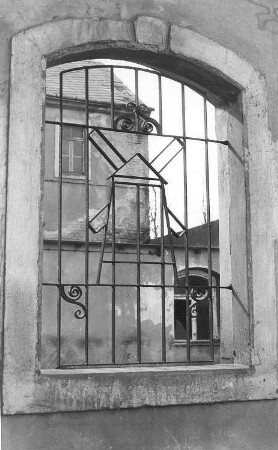 Dresden-Gohlis. Gohliser Windmühle, Fenster bei ehem. Gasthaus
