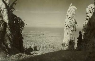 Erzgebirge im Winter. Blick vom Kahleberg nach Norden