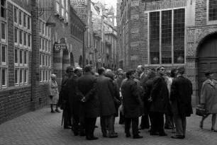 Bremen: Journalistengruppe in der Böttcherstraße
