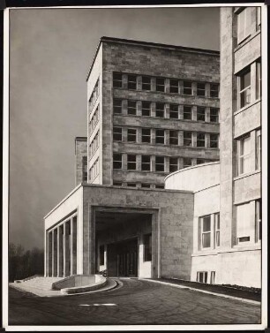 I.G.-Farben, Frankfurt/Main Verwaltungsgebäude: Hauptauffahrt