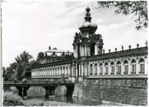 Dresden. Zwinger - Kronentor, Wallgraben und Brücke