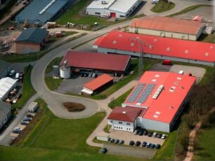 Steinbach-Herges-Hallenberg. Gewerbegebiet Am Scherzer. Luftbild-Schrägaufnahme von Ostnordost