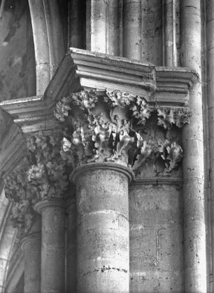 Halberstadt, Dom St. Stephanus und St. Sixtus, südl. Seitenschiff, 8. Arkadenpfeiler von der Vierung aus, Kapitellzone