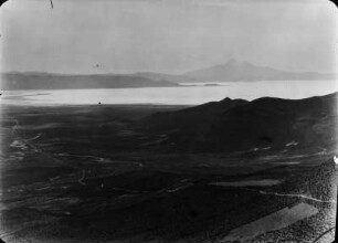 Der Salar de Uyuni : Blick von den Bergen bei Llica auf den Salar de Uyuni. Im Hintergrund befindet sich der Cerro Tunupa.