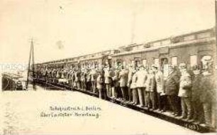 Überfüllter Zug während des Verkehrsstreiks in Berlin