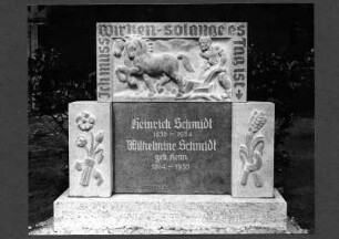 Meisterschule für Handwerker, Grabstein, entw. Otto Rumpf