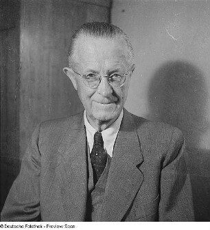Porträt eines Mannes mit Brille