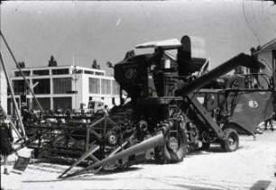 Sowjetischer Mähdrescher SK 3