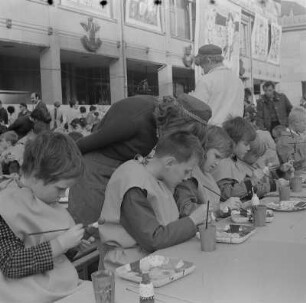 Dresden. Deutsch-Sowjetischen Jugendfestival 1970, Malstraße der Kinder