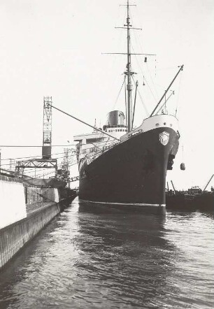 Bremerhaven, Dampfer Europa : Bremerhaven. Vierschrauben-Turbinendampfer "Europa" am Kai (49750 BRT, 125000 Ps, erbaute 1928 in Hamburg für den Norddeutschen Loyd Bremen)